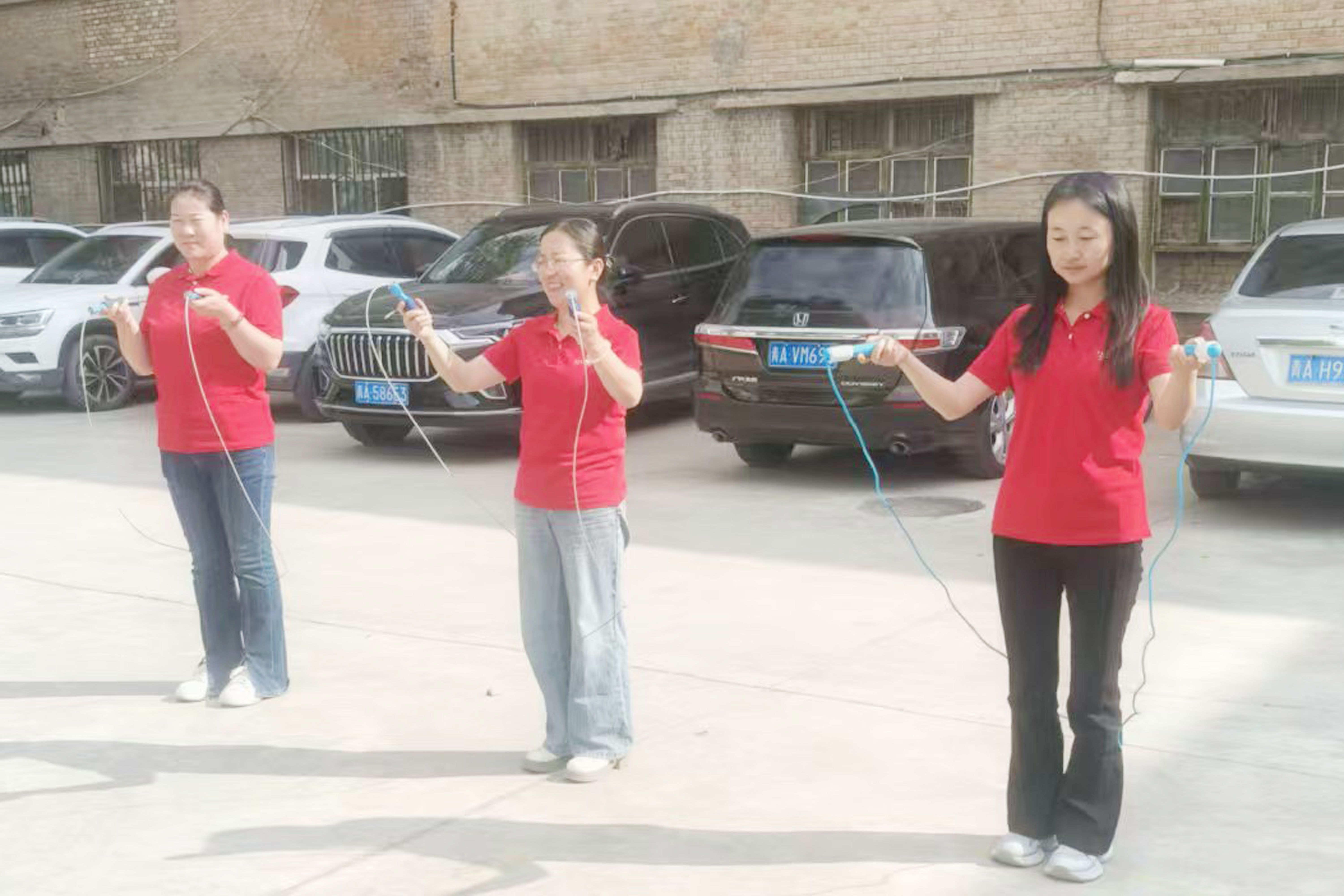 建設(shè)工程公司開展“慶國(guó)慶 迎中秋”文體活動(dòng)3.jpg